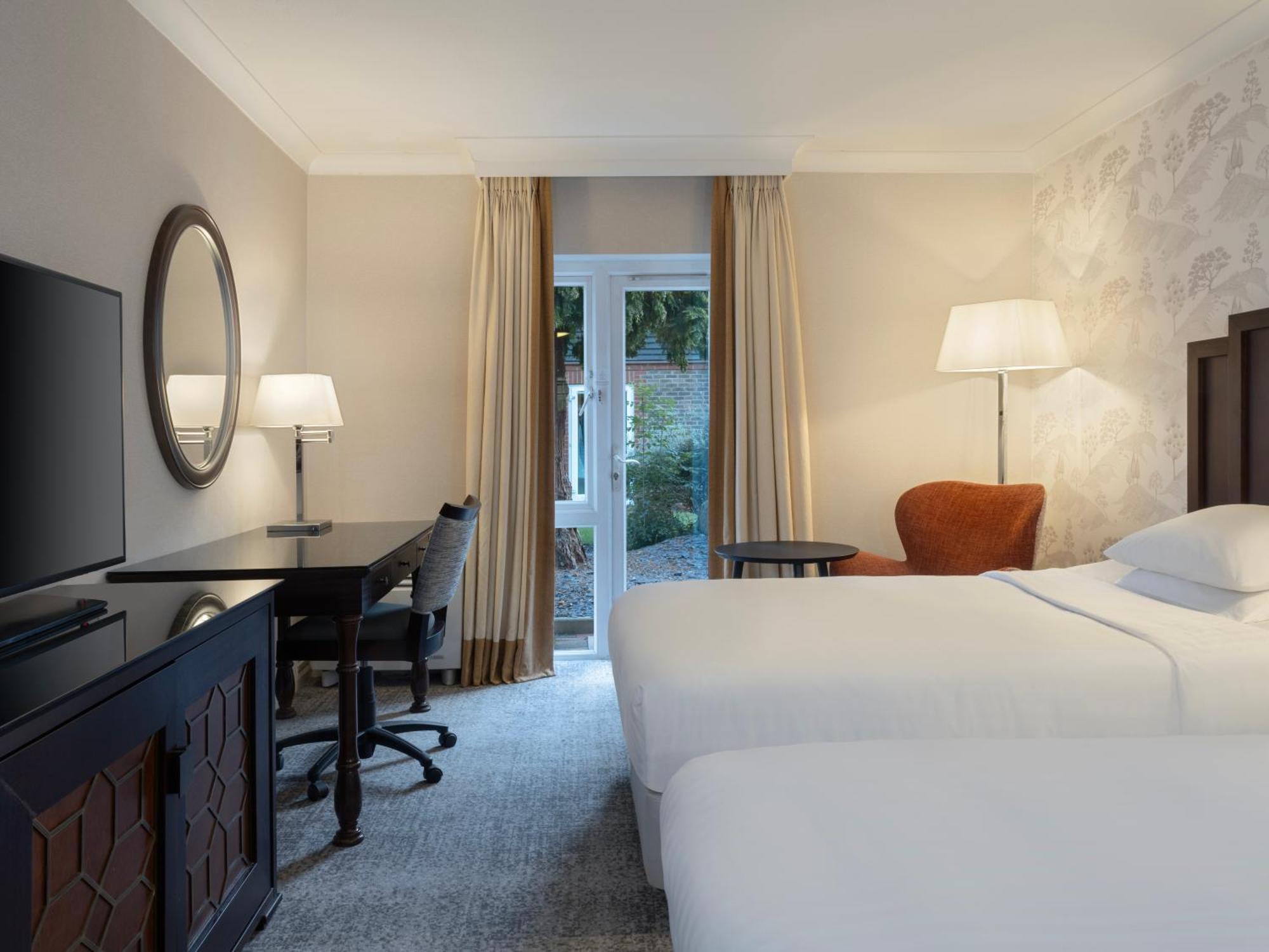Delta Hotels By Marriott Tudor Park Country Club Мейдстон Екстер'єр фото